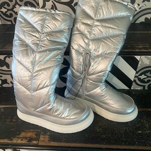 SUPER FUN silver “puffer” boots!